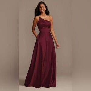 Chic One-Shoulder Burgundy Gown